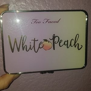 Too Faced Makeup - Too Faces White Peach Pallete Too Faced Makeup - Too Faces White Peach Pallete